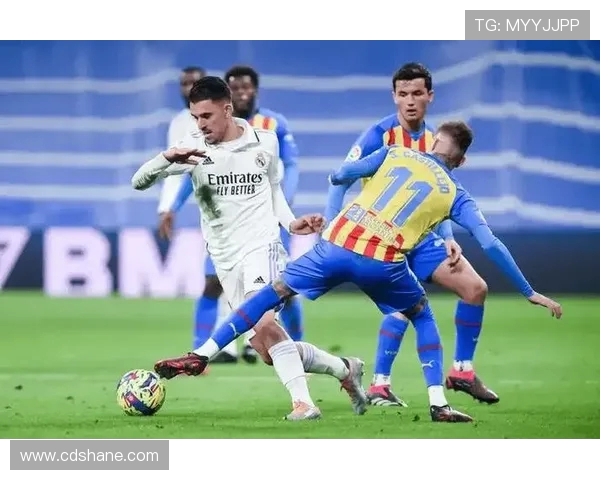 皇马迎战巴萨巅峰对决再度上演银河战舰与红蓝军团狭路争锋 皇马迎战巴萨巅峰对决再度上演银河战舰与红蓝军团狭路争锋