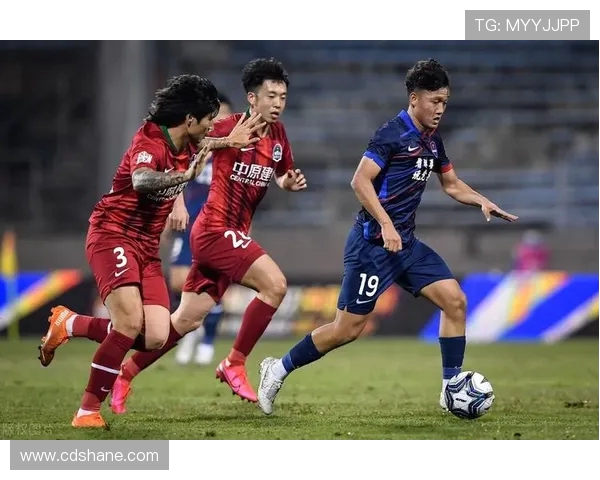 克鲁队迎战维冈竞技展现英甲激烈对抗与精彩瞬间